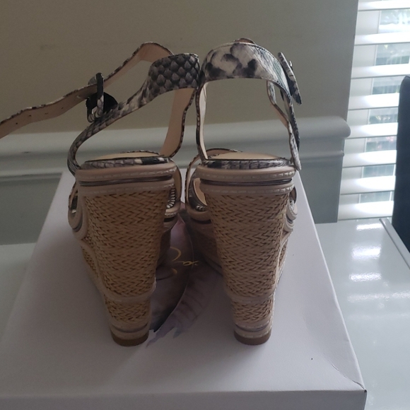 Shoes - Picture 3 of 4